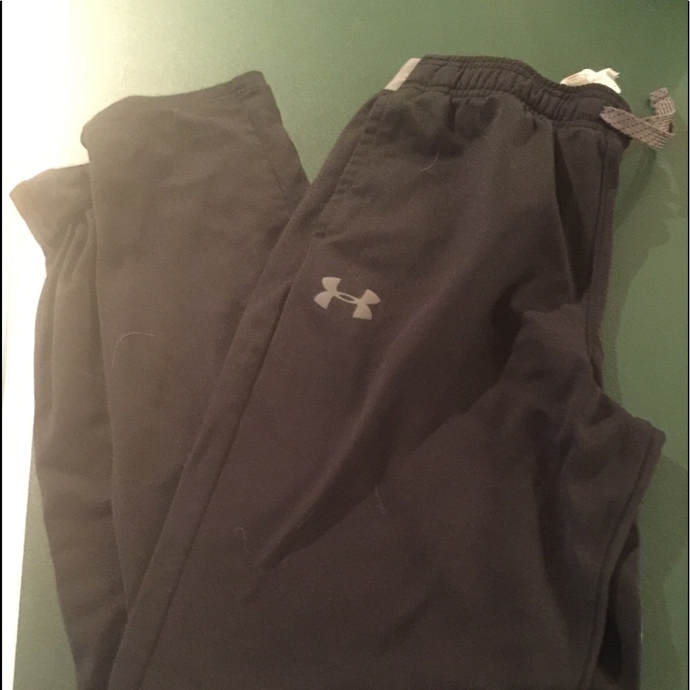 UA Boys Large black sweatpants